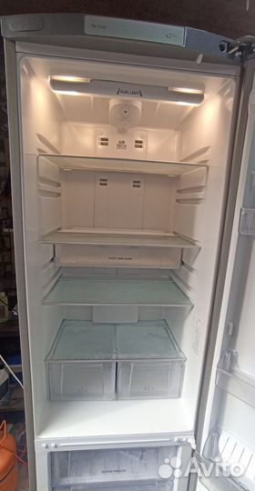 Холодильник Hotpoint Ariston No Frost