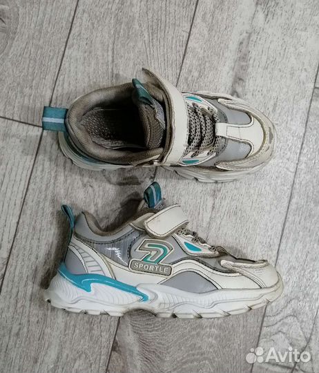 Кроссовки и слипоны