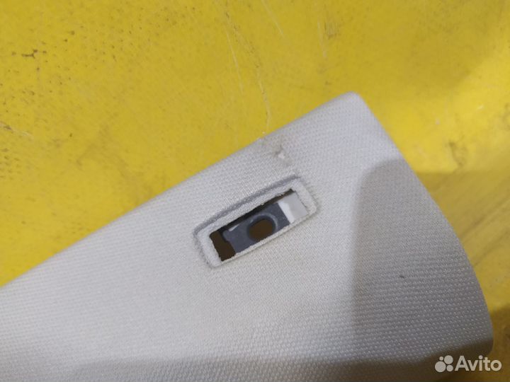 Обшивка стойки лобового стекла правая VW golf VI