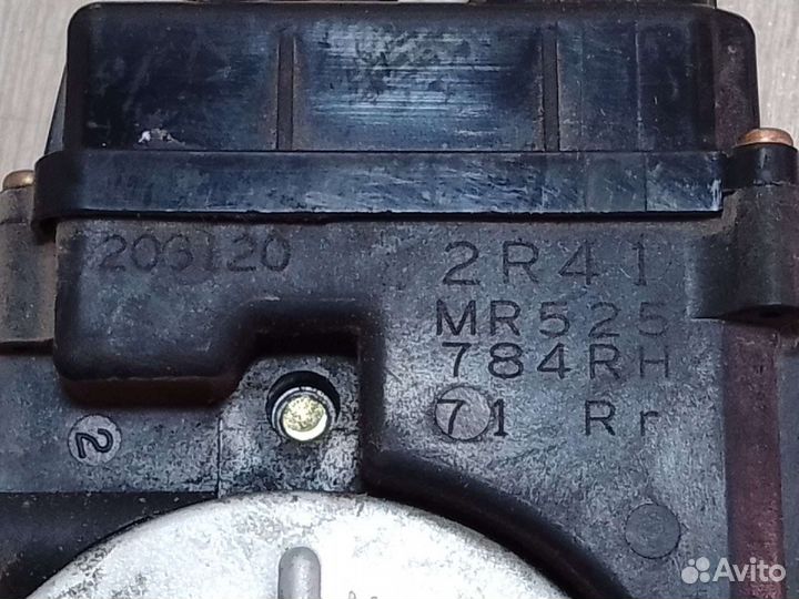 Задний правый стеклоподъемник mitsubishi cedia