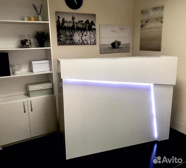 Стойка ресепшн