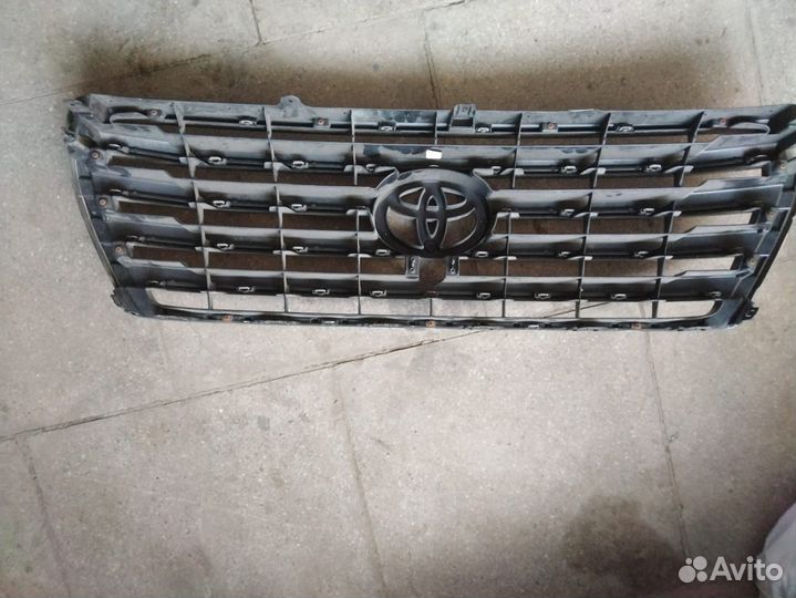 Решетка радиатора toyota land cruiser 200