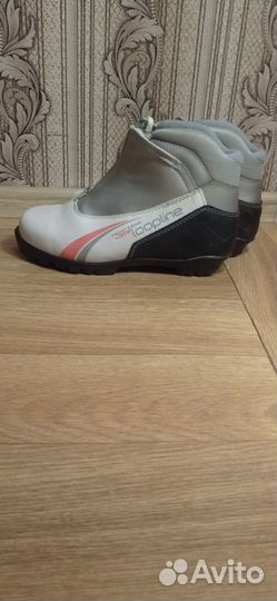 Лыжные ботинки 38 размер, крепление NNN