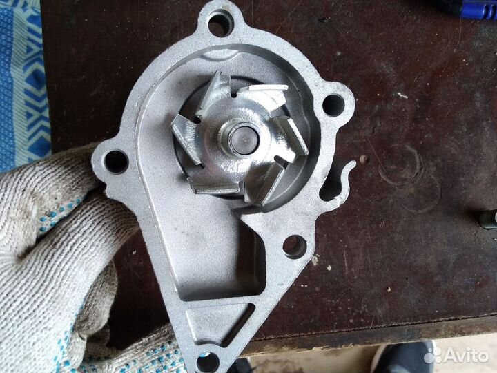 Помпа на hyundai accent