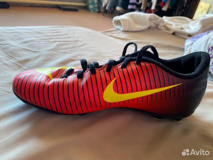 Футбольные бутсы nike