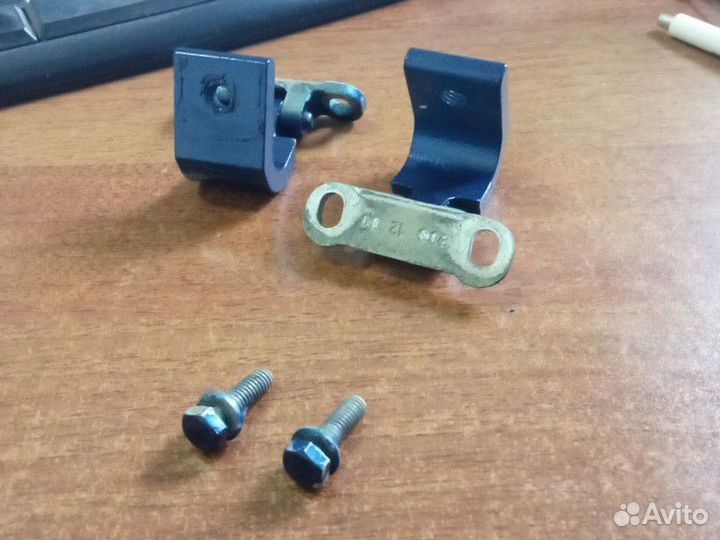 Петли крышки багажника Шкода Фабия2