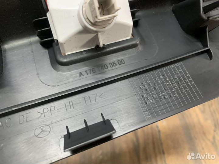 Mercedes Benz AMG A45 W176 Обшивка двери багажника