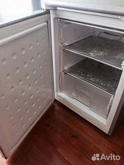 Холодильник beko (работает только морозилка)