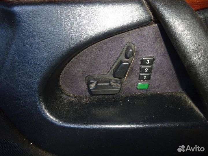 Кнопка регулировки положения сиденья Mercedes Ben