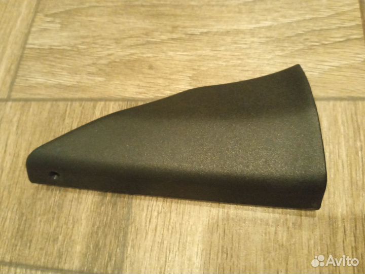 Накладка внутреняя угловая задней двери Audi 200C3
