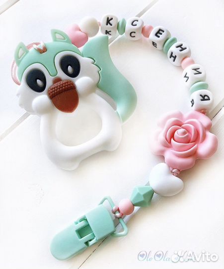 Именные держатели для пустышек