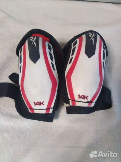 Налокотники хоккейные и нагрудник