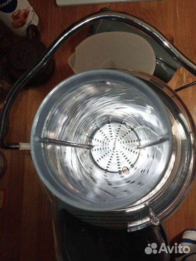 Соковыжималка Vitesse VS-200