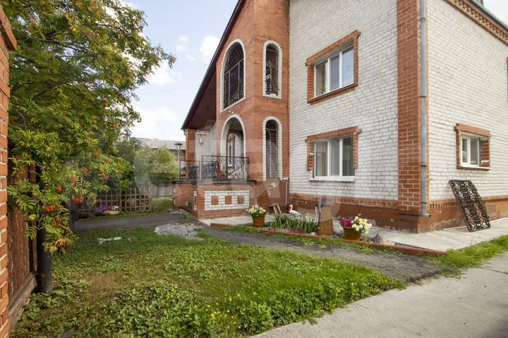 Дом 190,9 м² на участке 13,8 сот.