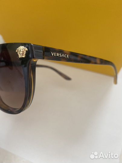 Солнцезащитные очки женские versace