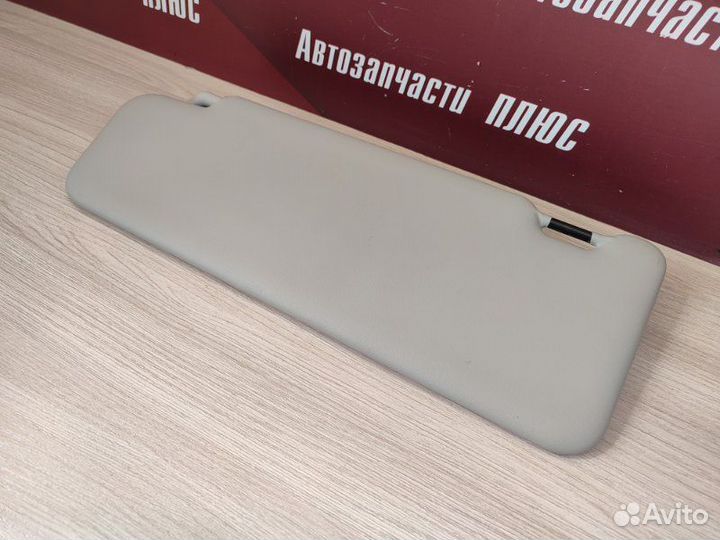 Козырек солнцезащитный правый Renault Logan