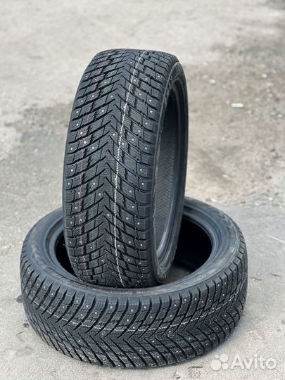 Zmax Winternova Stud II 235/35 R19 96U