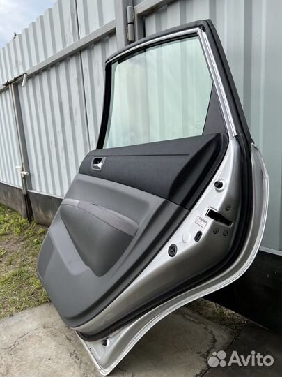 Дверь задняя правая toyota prius 20