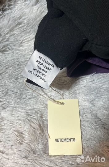 Бомбер vetements TFD на руках