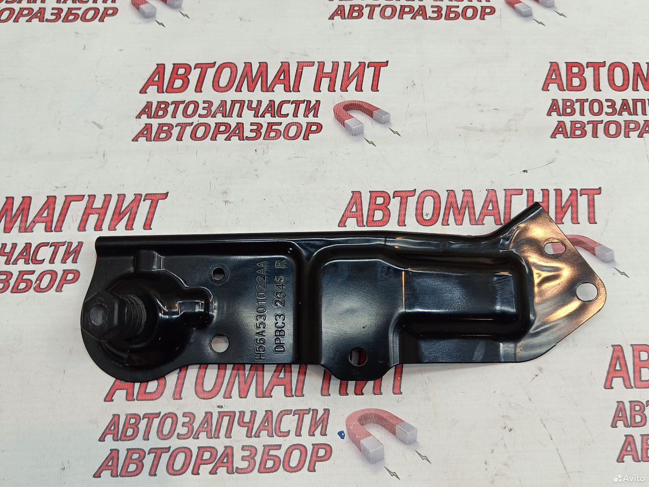 Планка телевизора верхняя правая Voyah Dream