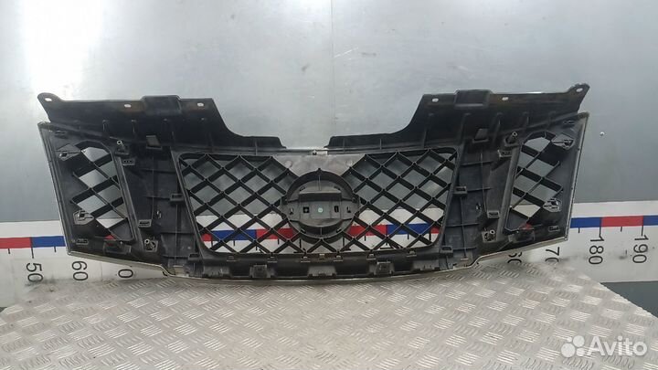 Решетка радиатора Nissan Navara