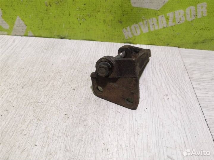 Кронштейн генератора Ауди 80 90 Б3