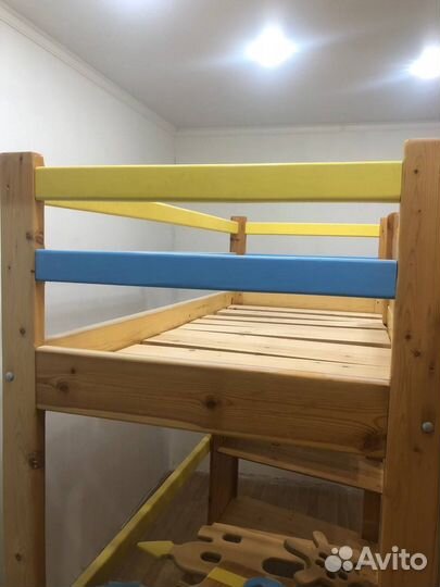 Двухъярусная кровать со шкафом и столом