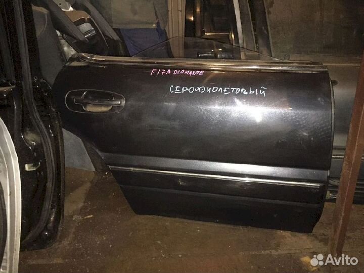 Дверь задняя правая Mitsubishi Diamante F12A чёрна