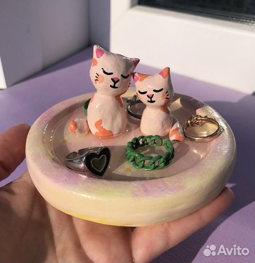 Тарелка из глины с эпоксидной смолой