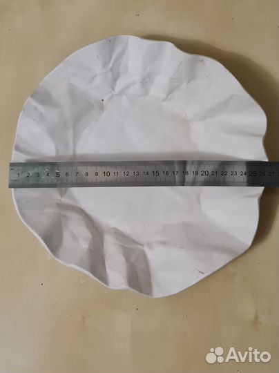 Декоративная тарелка из керамики