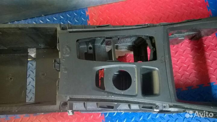 Подлокотник BMW X5 E70