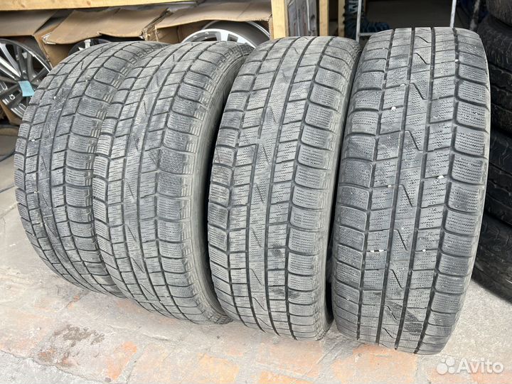 Hankook Winter I'Cept IZ W606 215/65 R16