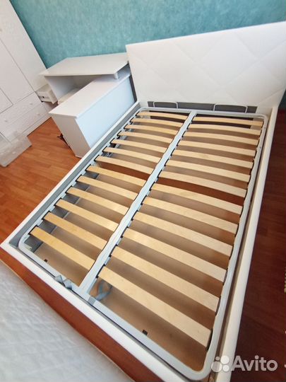 Кровать с матрасом 140 200