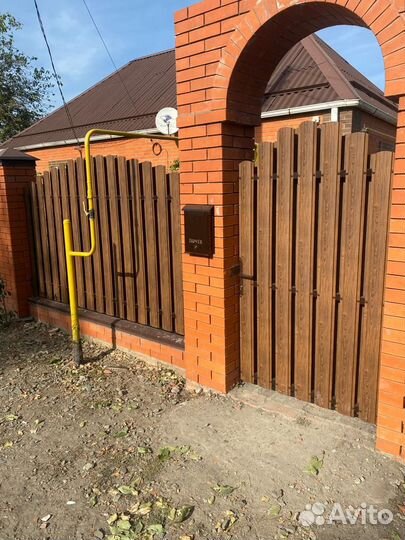 Заборы из штакетника