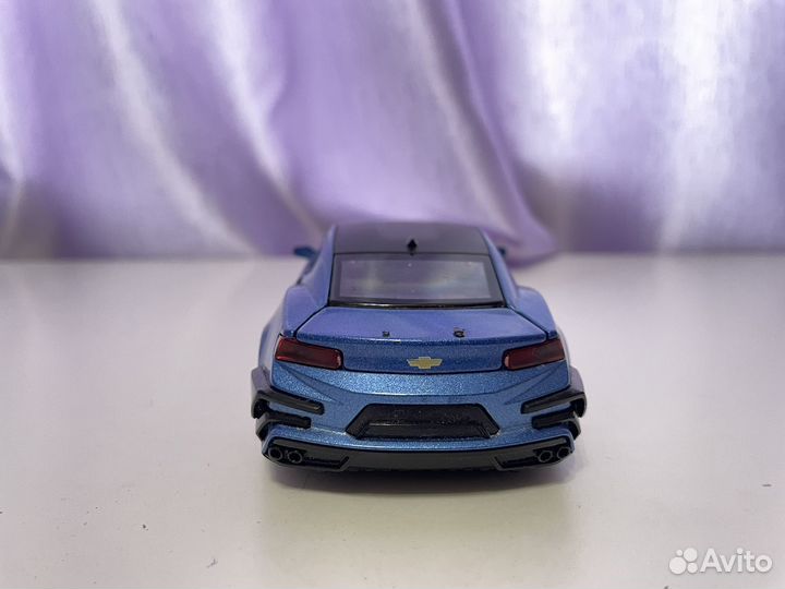 Модель автомобиля chevrolet camaro 1:32