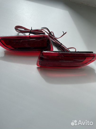 Светодиодные стоп сигналы заднего бампера Toyota