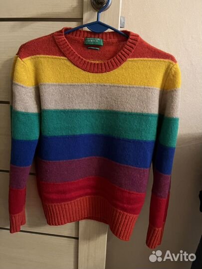 Свитер шерстяной женский