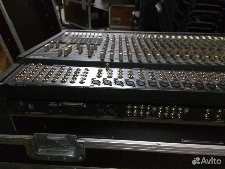 Микшерный пульт Mackie 8 Bus 32