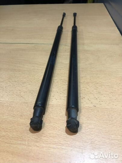 Амортизатор двери багажника Nissan Note E11 (2005—