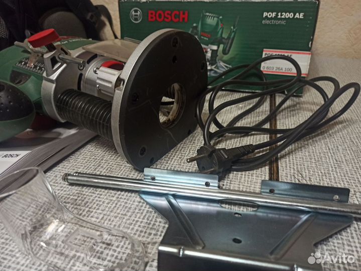 Фрезер Bosch pof 1200 ae + 2 набора фрез