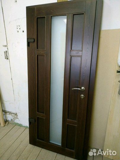Дверь деревянная входная