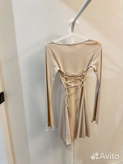 Платье с завязками на спине