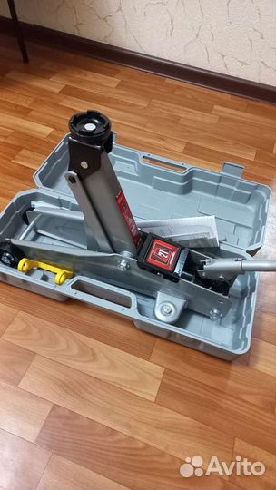 Домкрат подкатной новый