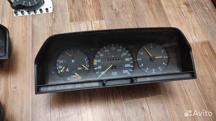 Приборная панель Mercedes w201 E190 w124