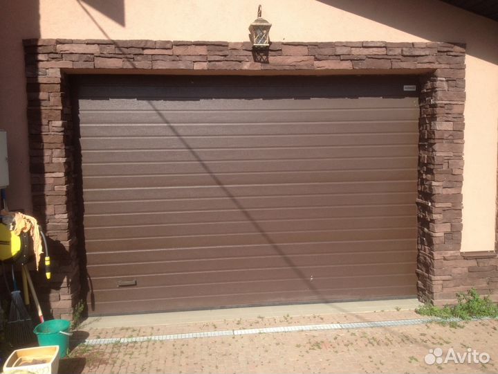 Секционные автоматические гаражные ворота