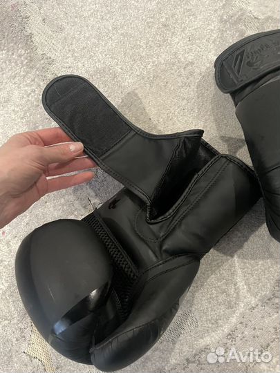 Боксерские перчатки 10 oz