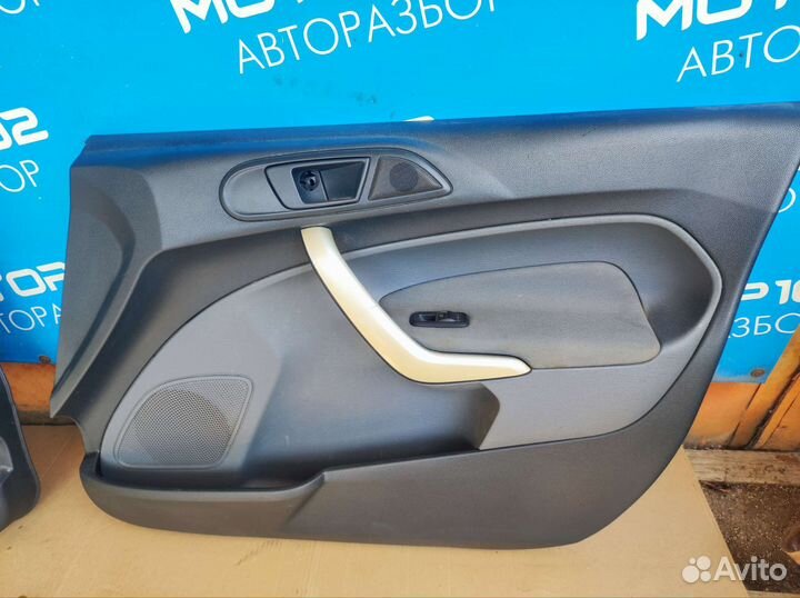 Обшивки передних дверей Ford Fiesta Mk6