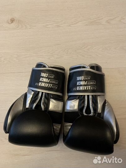 Боксерские перчатки clinch 12 oz