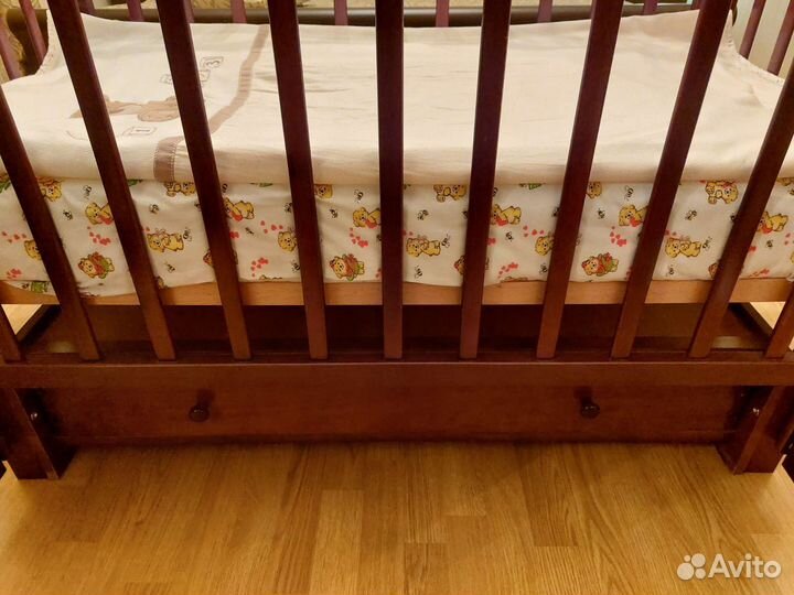 Детская кроватка с маятником Лель