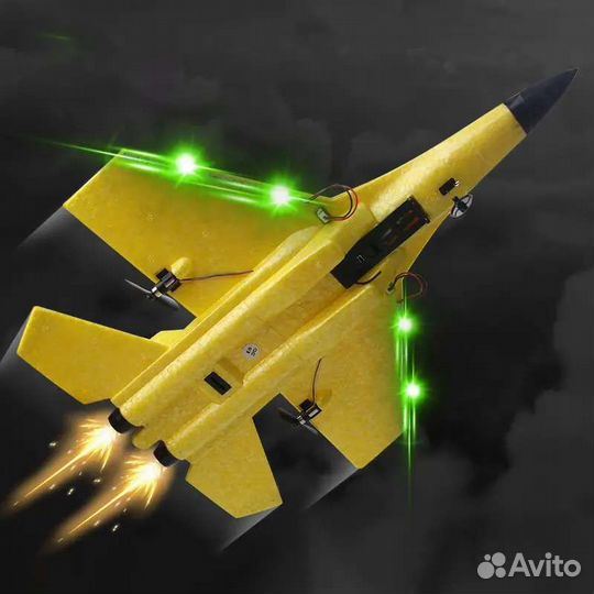 Самолёт Су-35, 100 метров полет новый